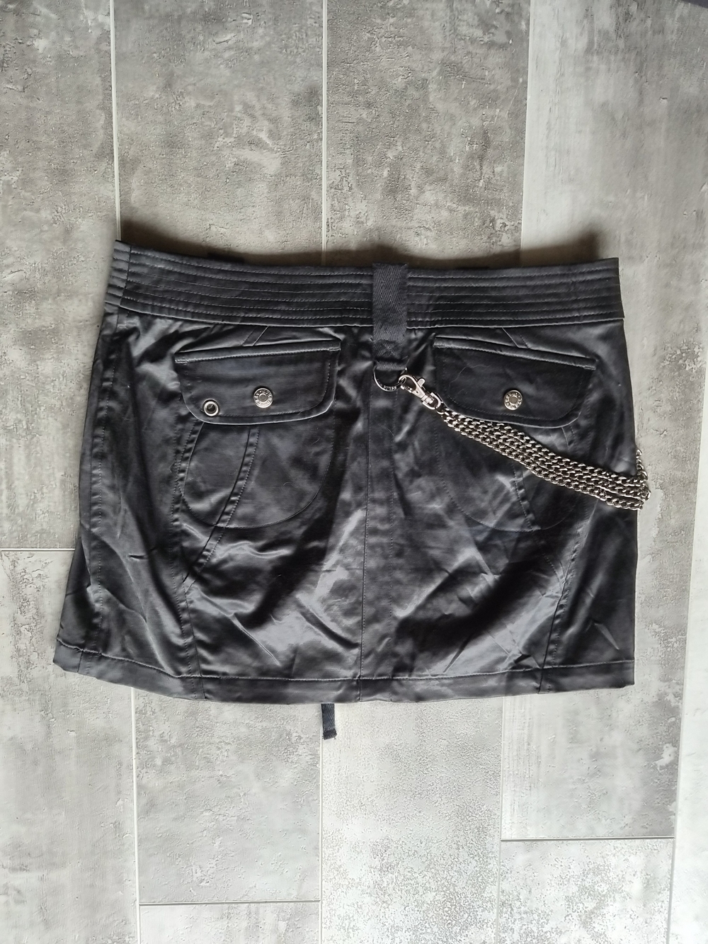 Black Guess Mini Skirt with Front Zipper Detail - Picture 2 of 2